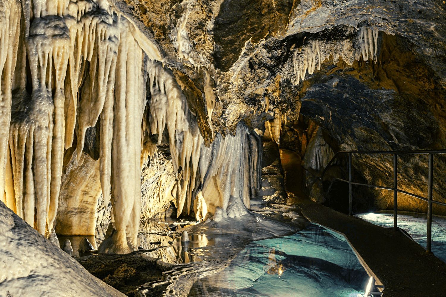 Grotta del Vento.jpg
