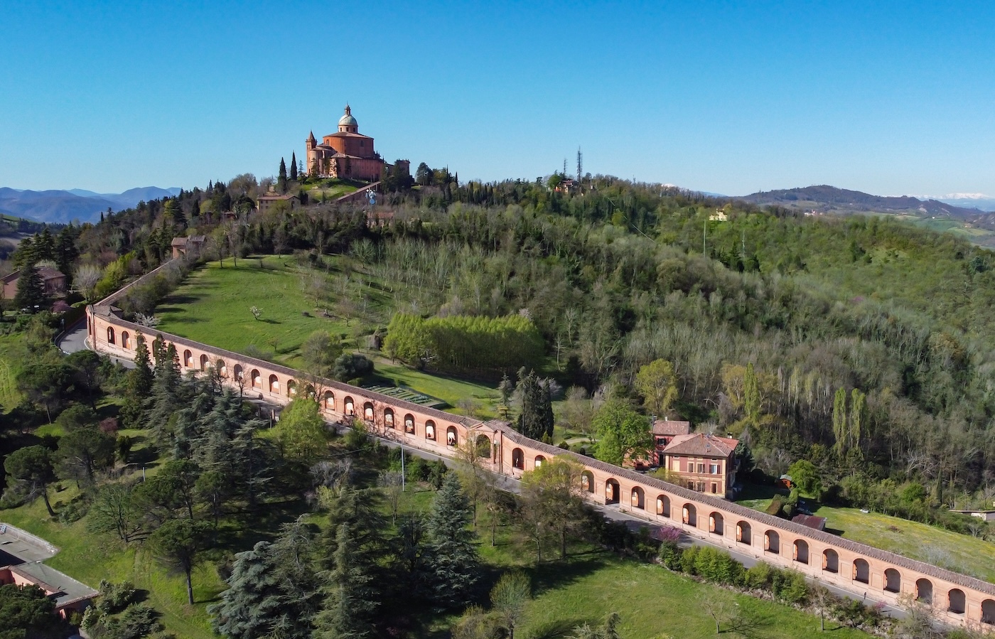 Portique San Luca.jpg