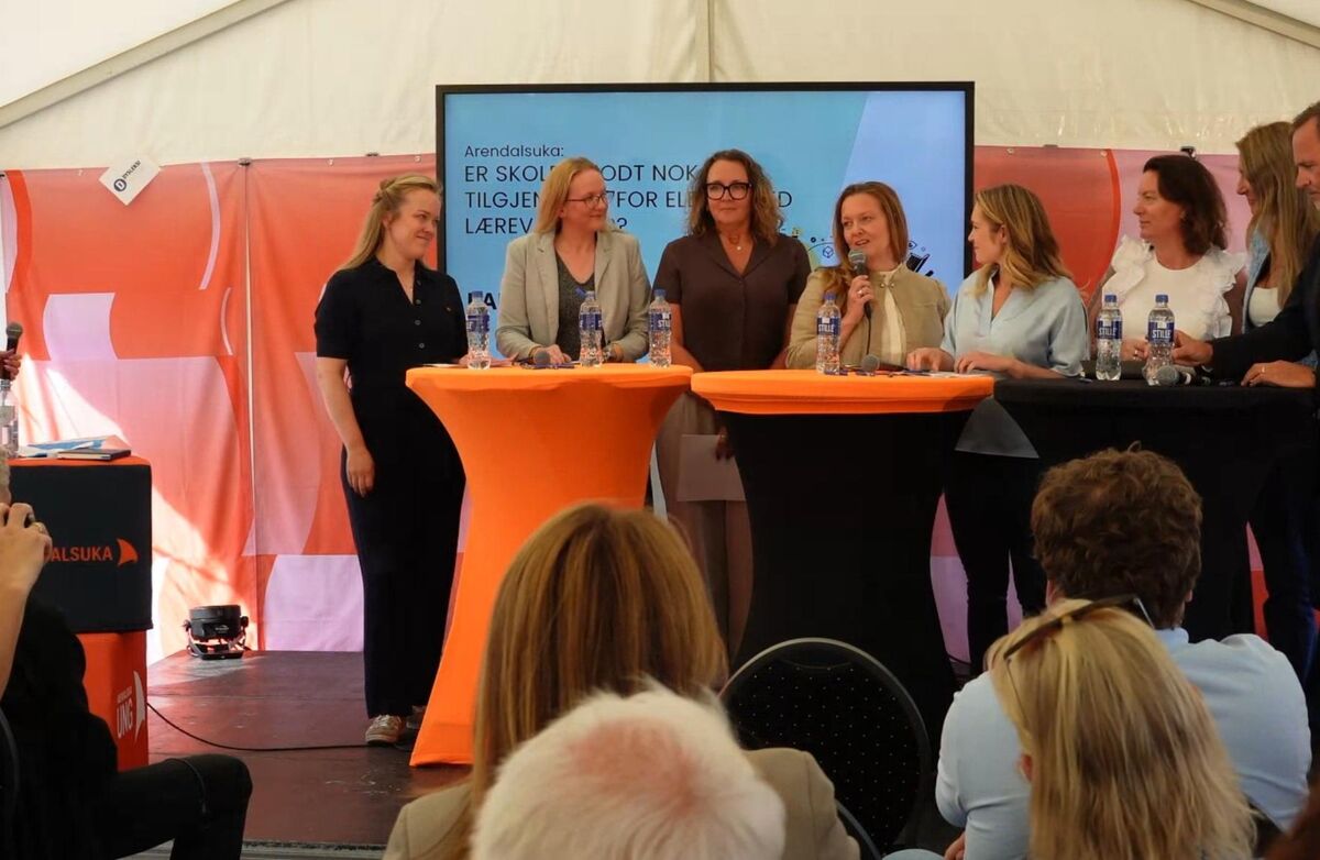 Debattdeltaktere på scenen i Arendal 2026