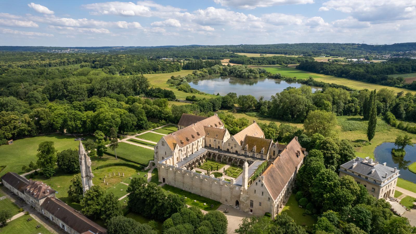 Abbaye de Royaumont.jpg