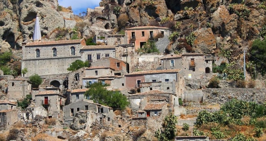 borgo-fantasma-di-pentedattilo-1024x683.jpg