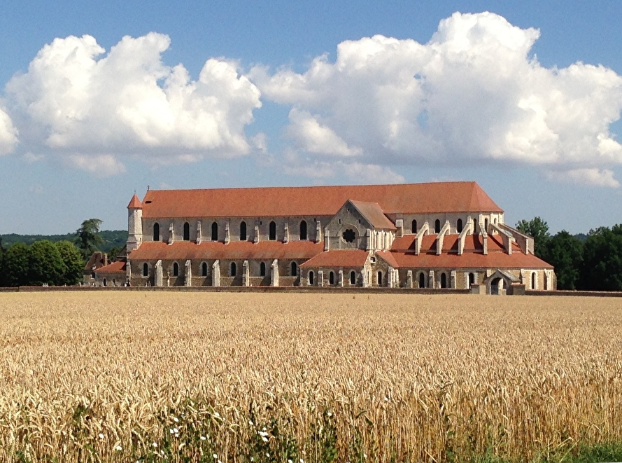 Abbaye Pontigny.jpg