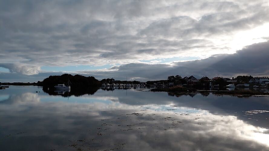 Fin ettermiddag i Herøysundet. (Foto: Kristin Grande)