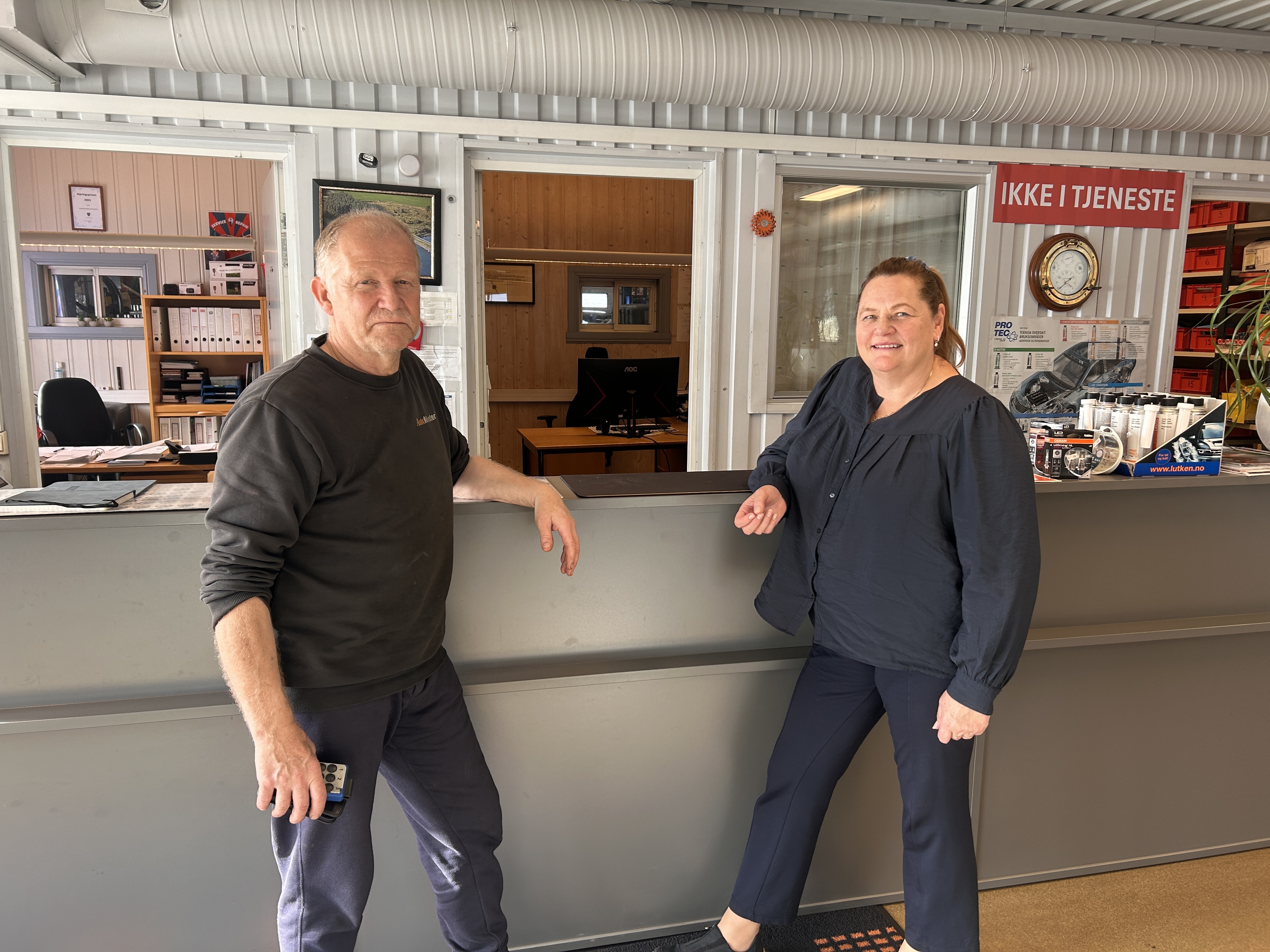Herøy Bil legger ned_Trond og Laila