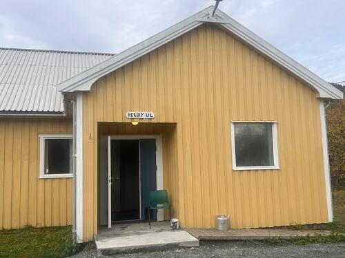 Nytt liv for undomshuset på Sør-Herøy_inngangsparti